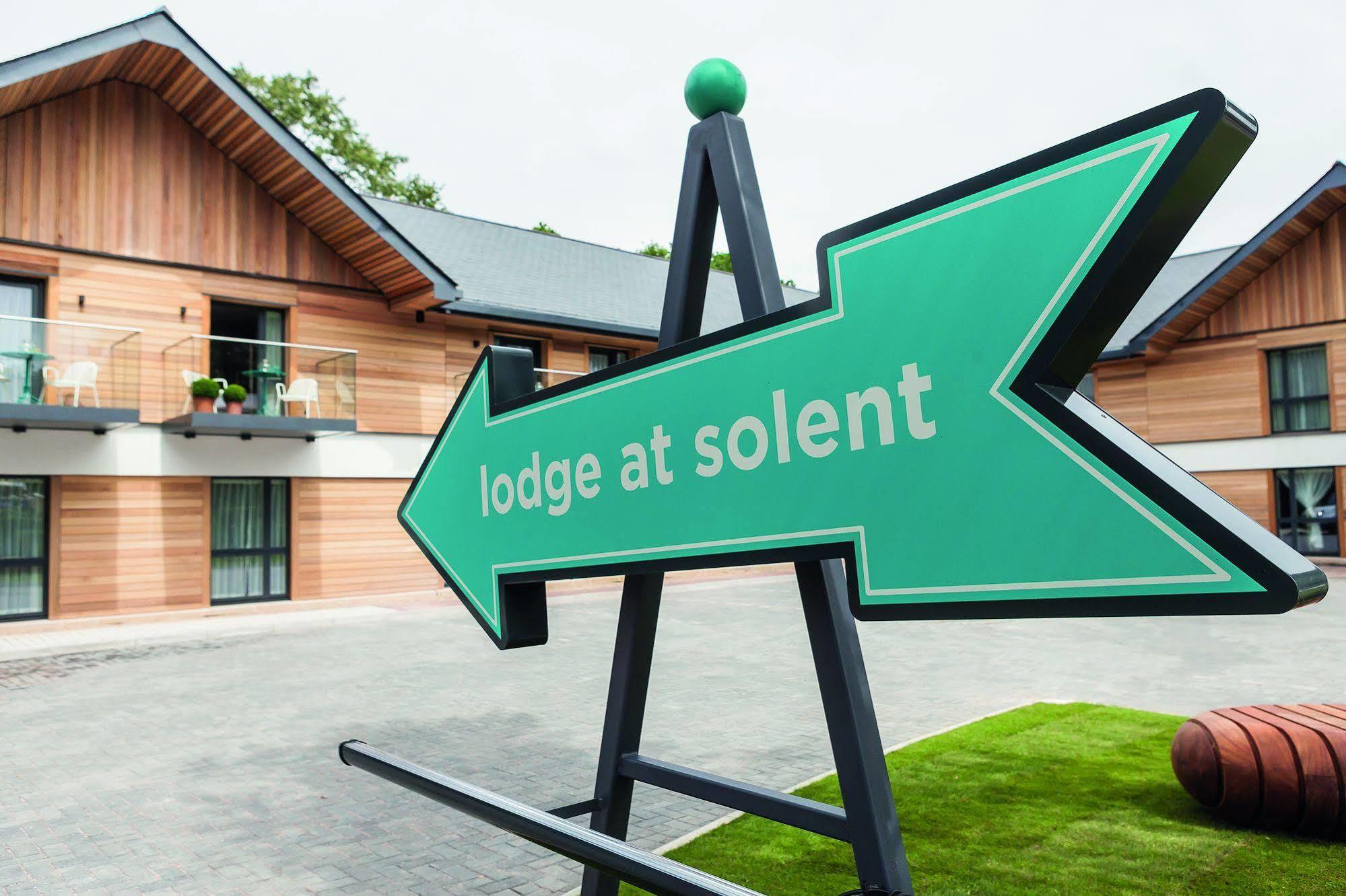 Lodge At Solent Fareham Exterior photo